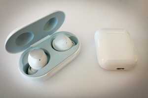 Samsung&rsquo;s Galaxy Buds vs. Apple&rsquo;s AirPods: How do they compare on an iPhone?