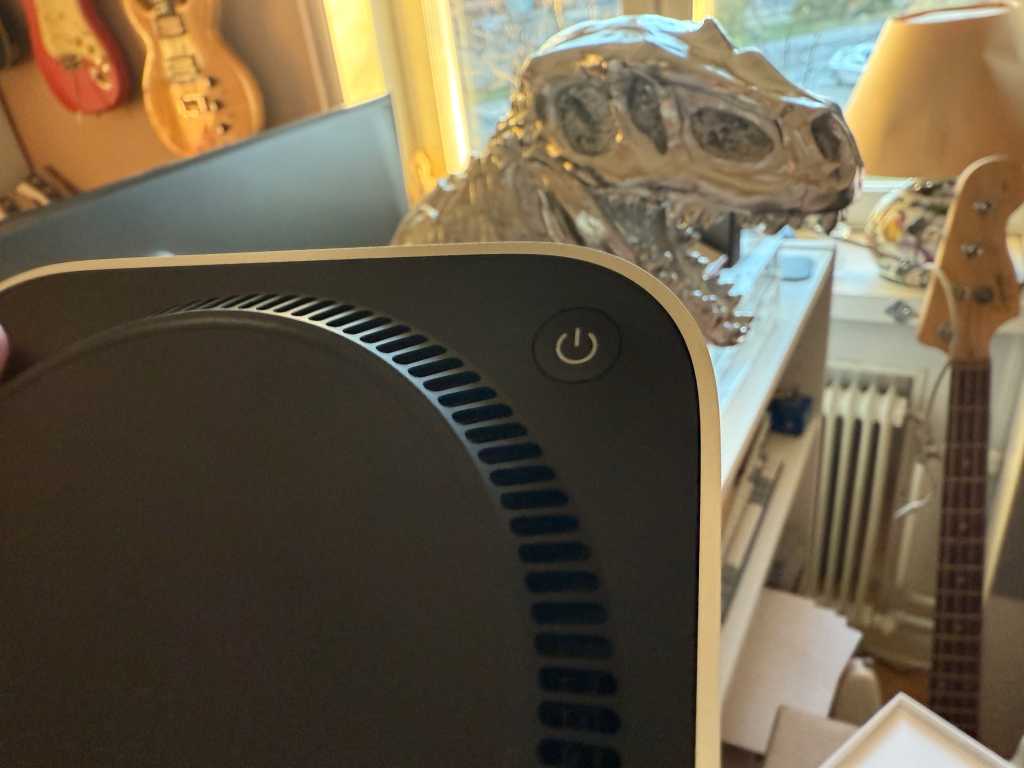 Mac mini med knappen på undersidan